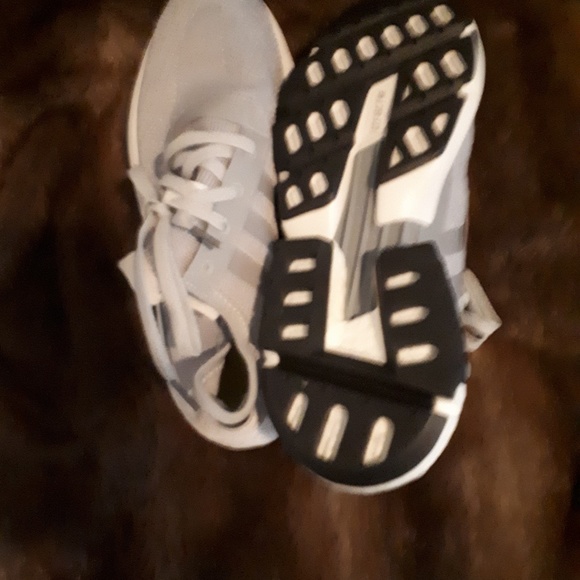 Addidas neuf size 10 US, FR 44 95$ - Picture 4 of 4